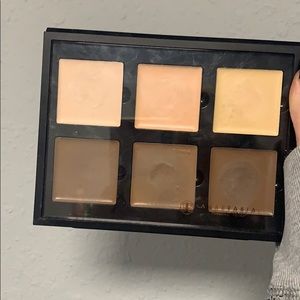 Anastasia Beverly Hills creme-contour pallete.